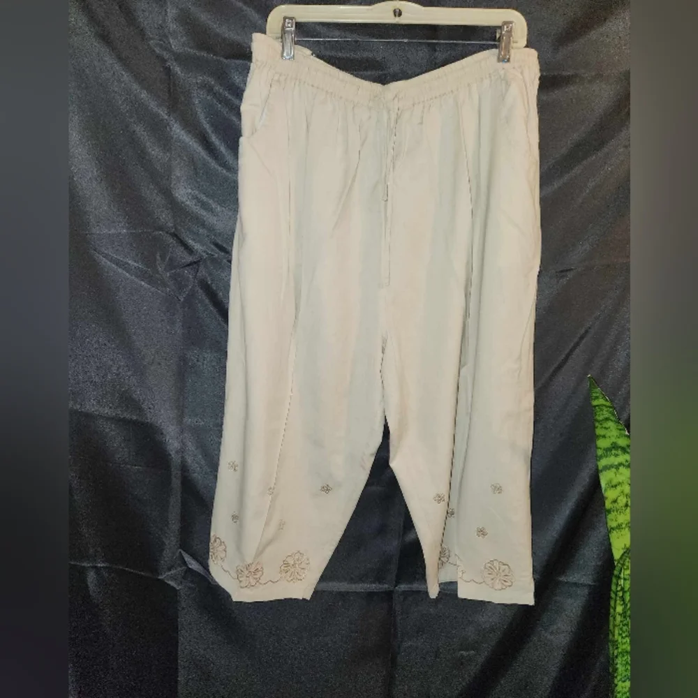 Women's linen Capri 2pc set - Picture 2 of 5